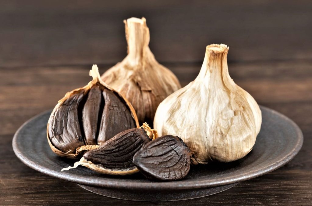 Thành phẩm tỏi đen làm bằng nồi cơm điện