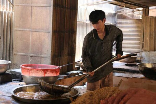 Cảnh báo nguy cơ ăn phải dầu hành phi bẩn