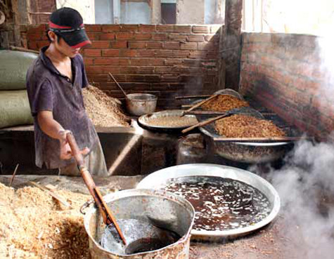 Dầu hành phi chiên đi chiên lại có màu đen